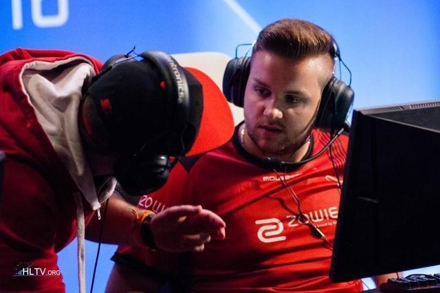 员们沉着冷 员们沉着冷