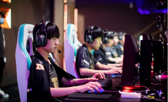 他在场上智 他在场上智